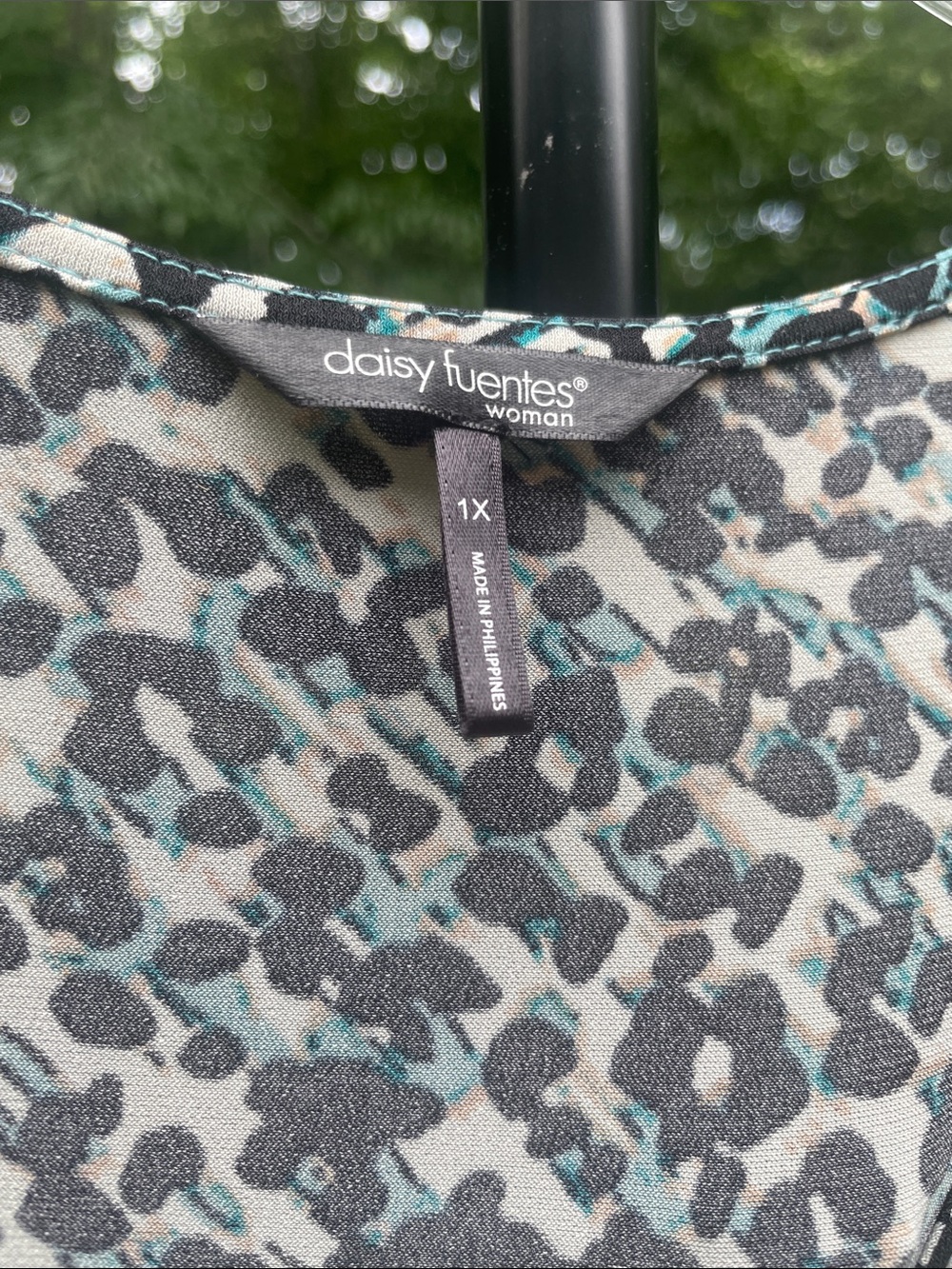 Daisy Fuentes 1X  Teal Black White Leopard-Print Wrap Pullover Top Preworn - Picture 3 of 13